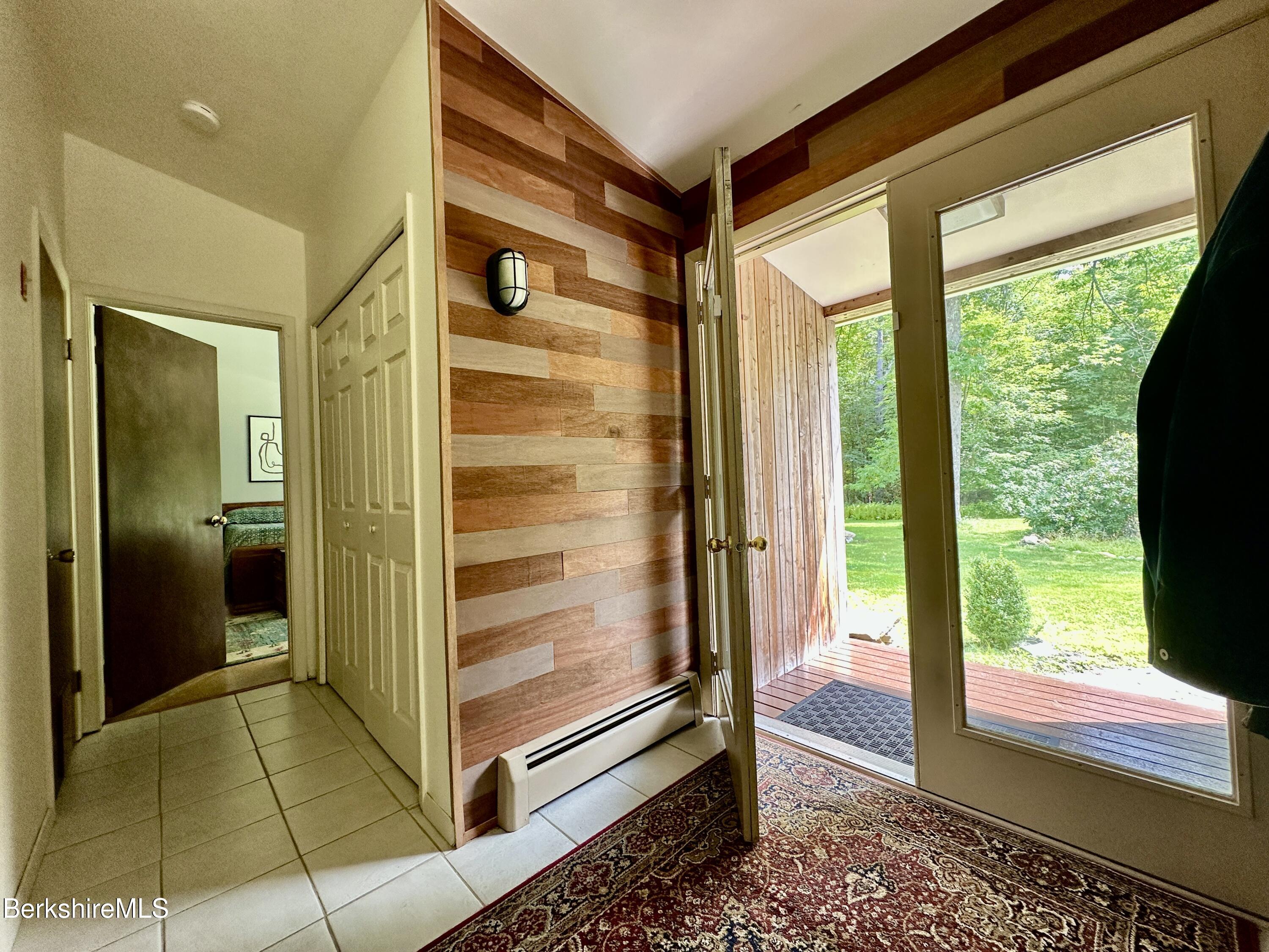 809 Leonhardt Road Becket, MA 01223 - Photo 14 of 36 Foyer