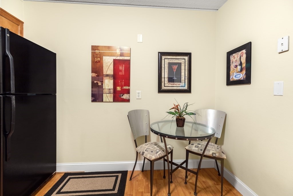 1500 Worcester Road, Unit 321 Framingham, MA 01702 - Photo 19 of 42 a dining room with furniture and window