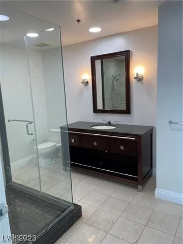 $3,200 | 2700 South Las Vegas Boulevard, Unit 3303, Las Vegas, NV 89109