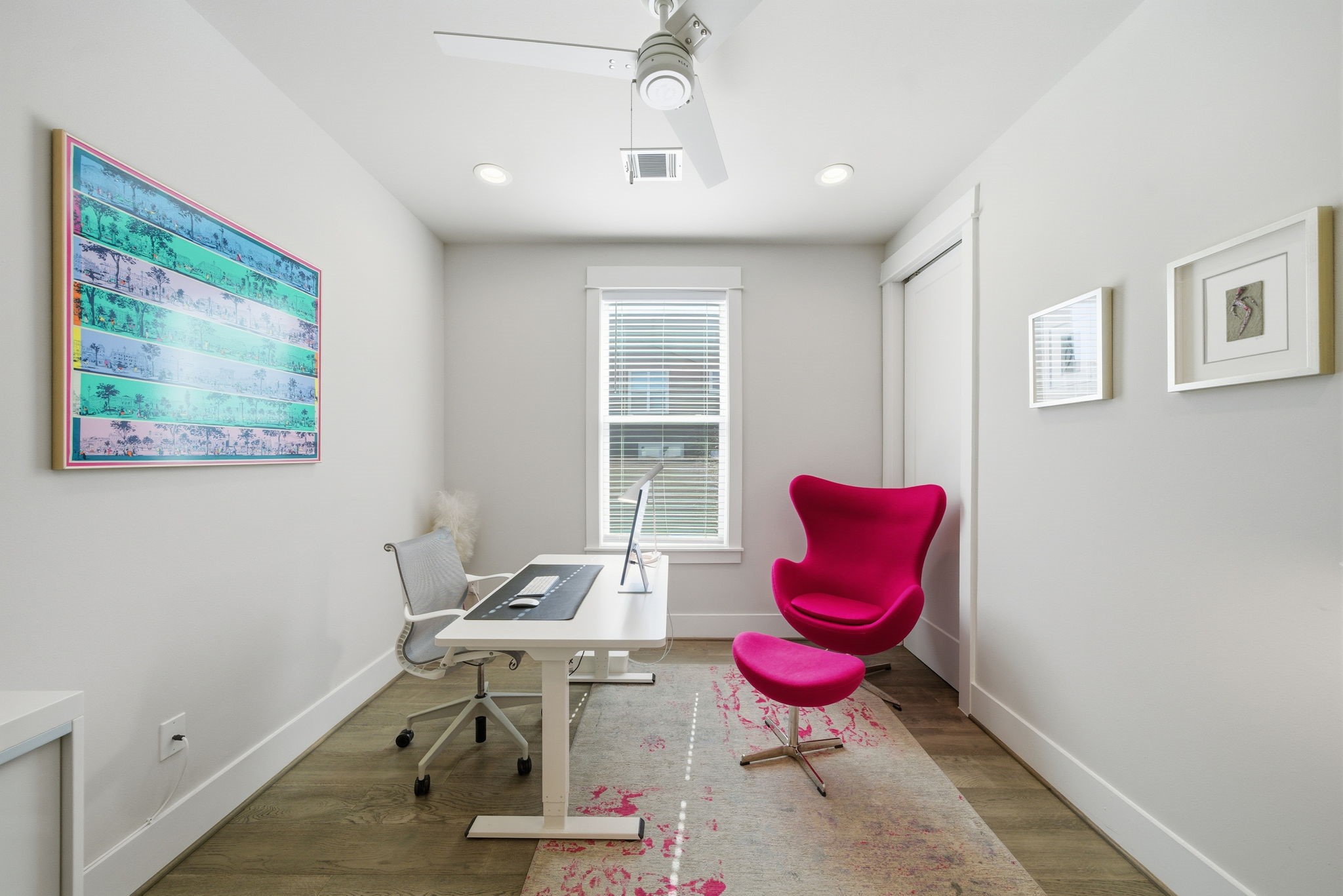 1529 Laird Street Houston, TX 77008 - Photo 27 of 31 a view of a livingroom with furniture