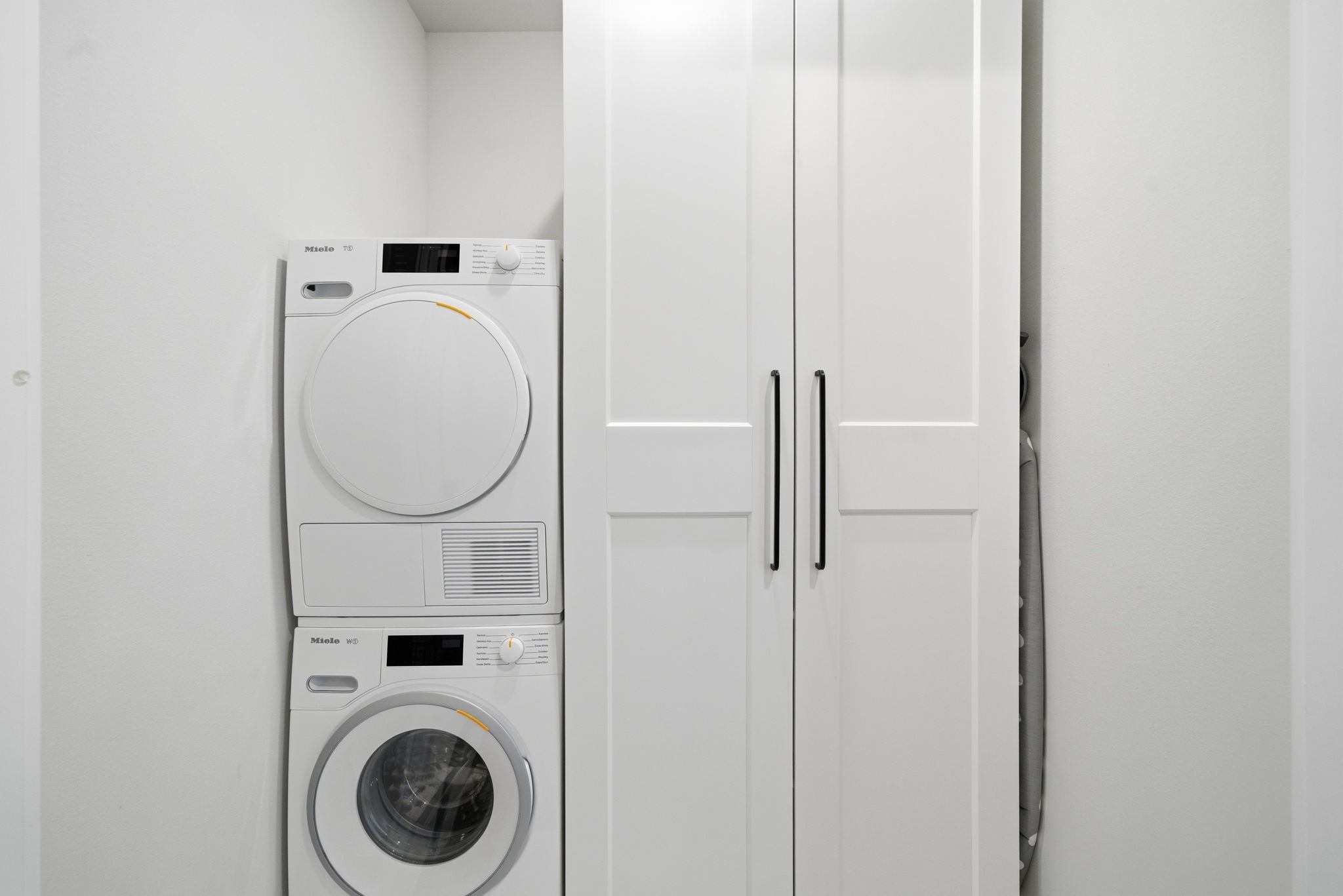 1529 Laird Street Houston, TX 77008 - Photo 29 of 31 a utility room with dryer and washer
