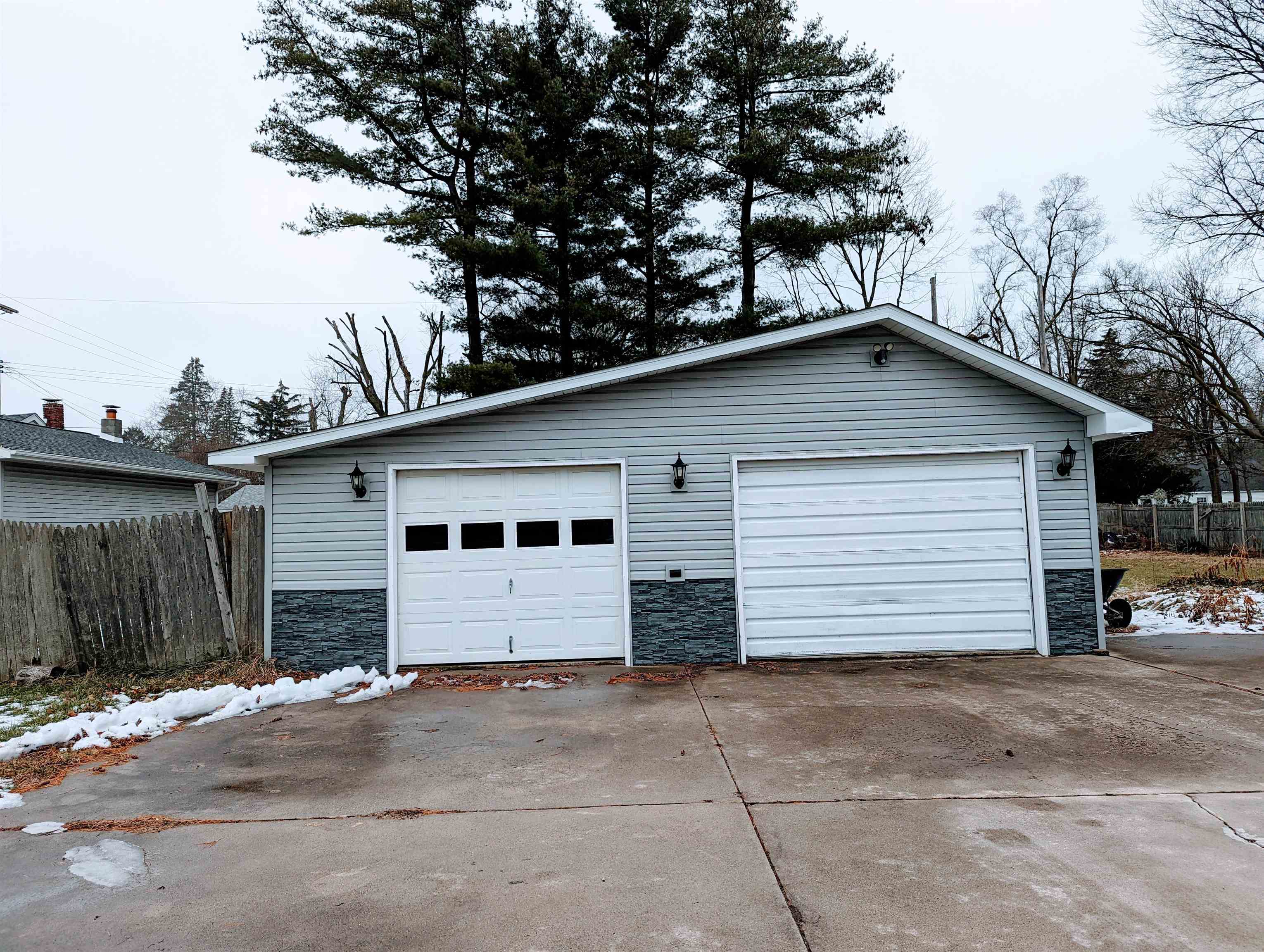 305 North Riverside Boulevard Goshen, IN 46526 - Photo 2 of 19 Gallery Image 2