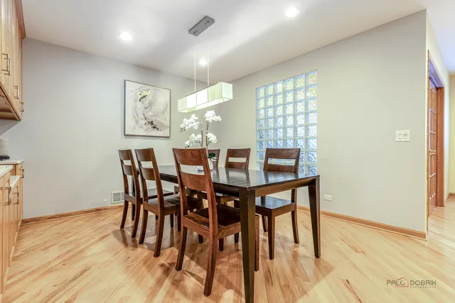 $799,900 | 16373 West Menna Lane, Lincolnshire, IL 60069