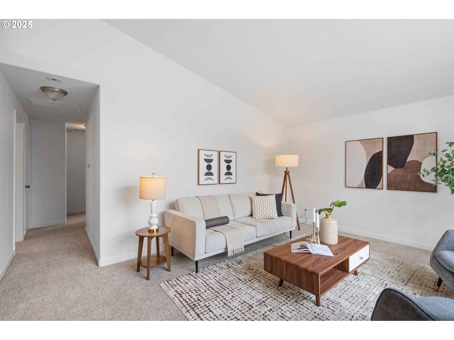 2846 Southwest Faith Court Troutdale, OR 97060 - Photo 5 of 43