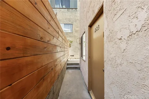 $2,300,000 | 223 Shell Street, Manhattan Beach, CA 90266