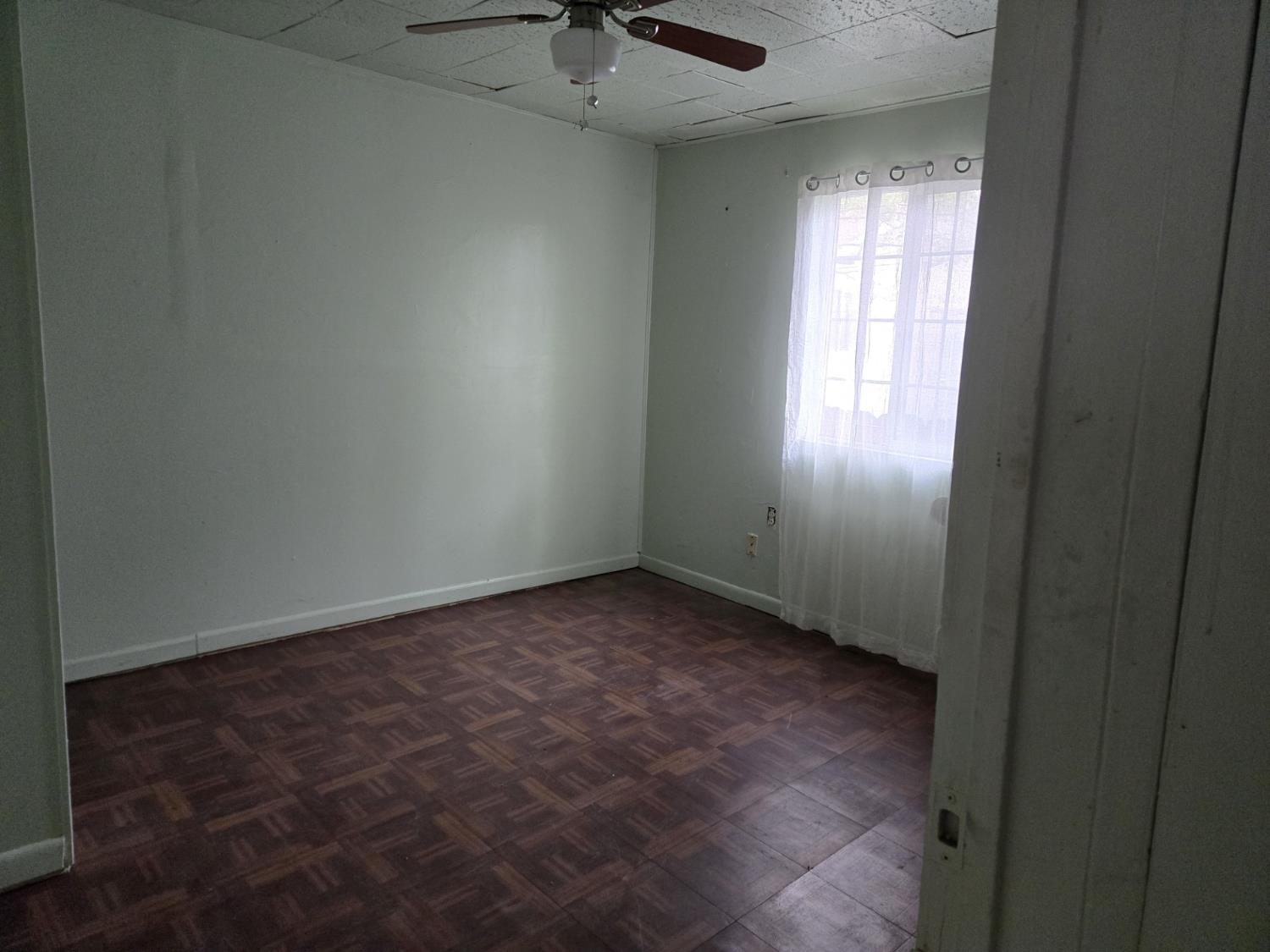 1726 Merced Street Dos Palos, CA 93620 - Photo 6 of 12 a view of an empty room and a window
