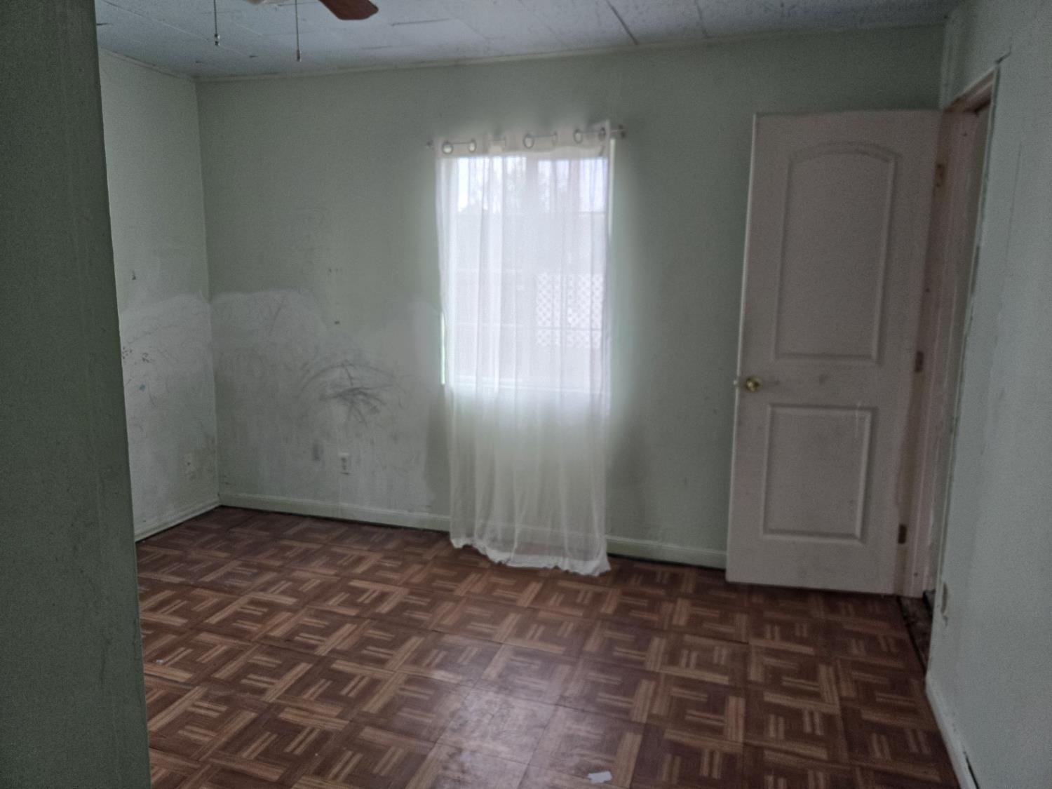 1726 Merced Street Dos Palos, CA 93620 - Photo 8 of 12 a view of an empty room and window