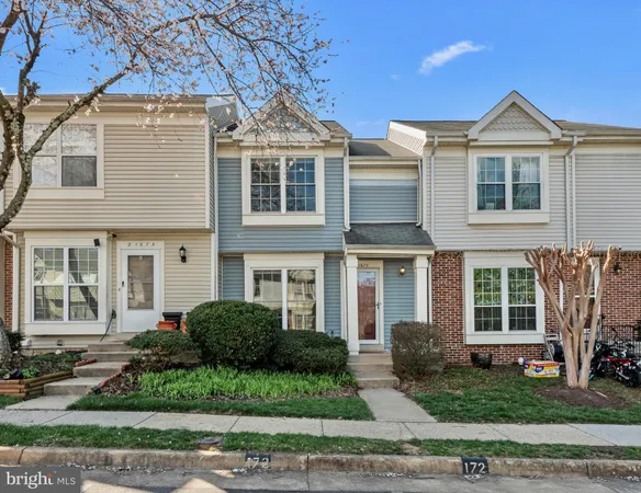 $2,400 | 21673 Hazelnut Square, Unit 172, Sterling, VA 20164