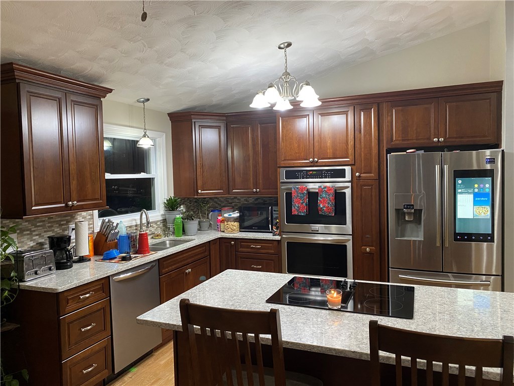 70 Leuba Road Coventry, RI 02816 - Photo 3 of 27