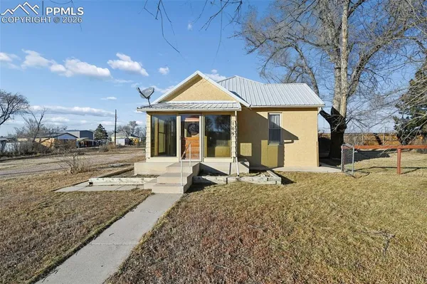 a house view with a outdoor space