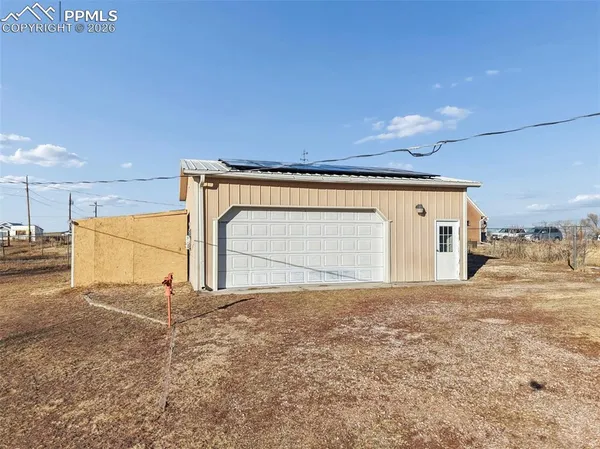 a view of a garage