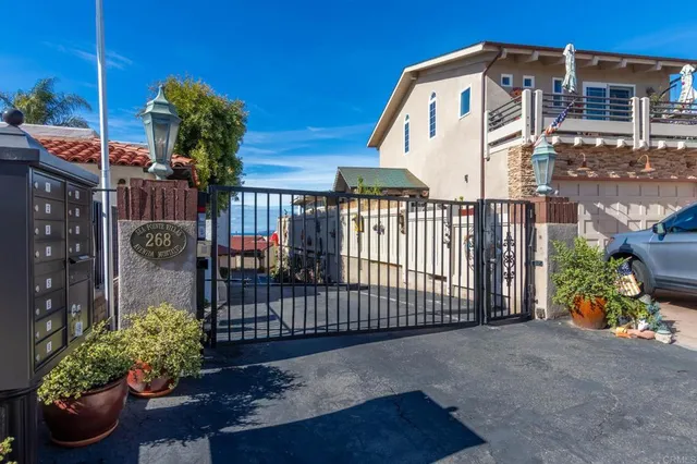 $1,950,000 | 268 Avenida Montalvo, Unit 2, San Clemente, CA 92672