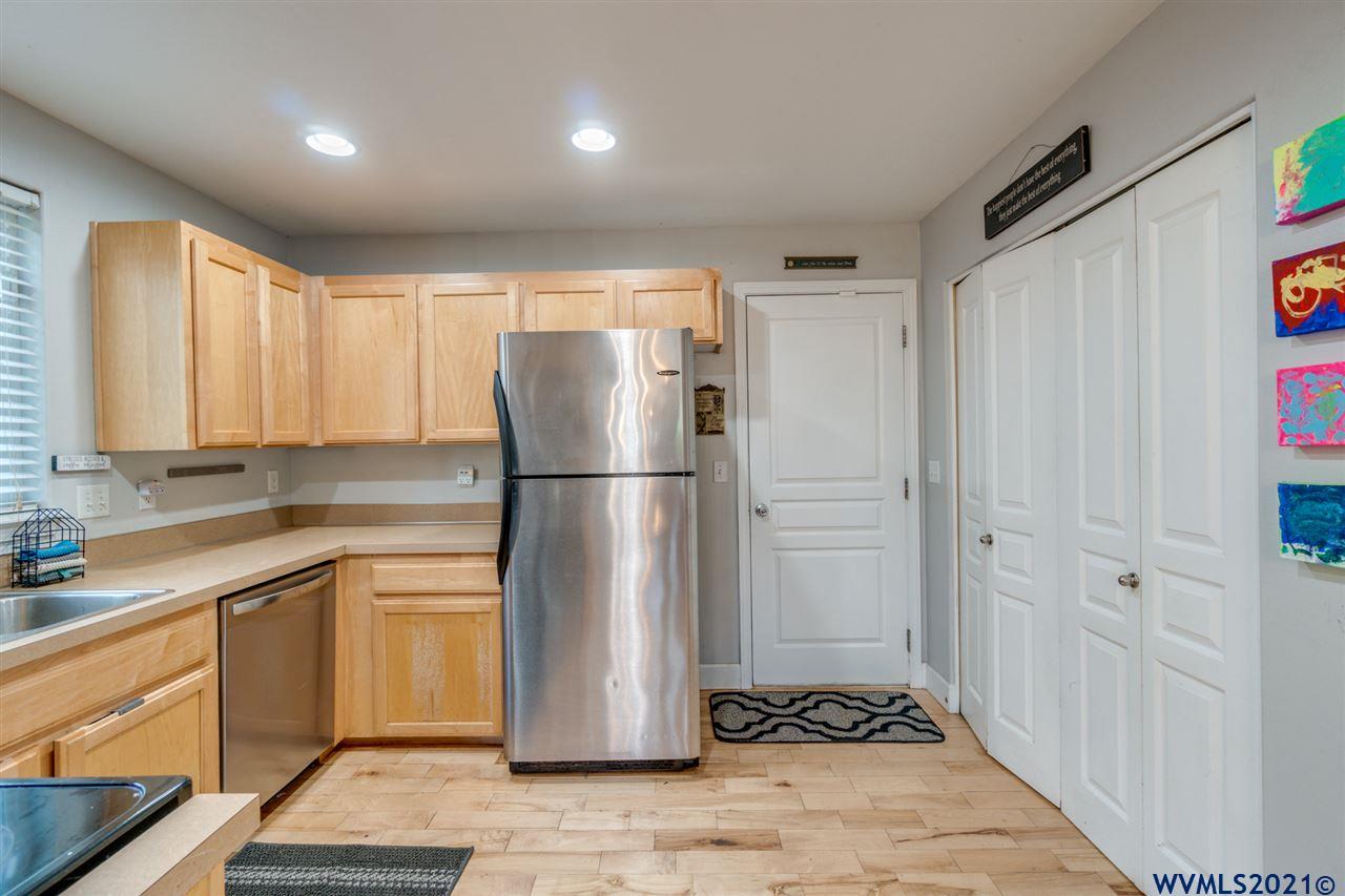 4008 Lone Oak Road Southeast Salem, OR 97302 - Photo 13 of 36 Gallery Image 13
