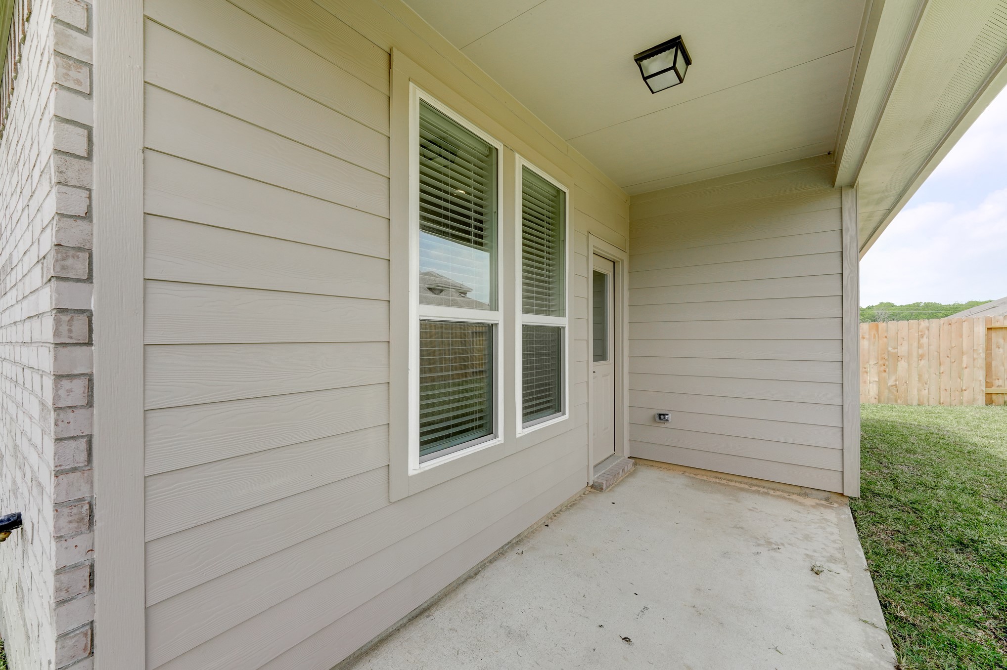 1229 Red Hills Drive Rosharon, TX 77583 - Photo 27 of 29 a view of a porch of a house