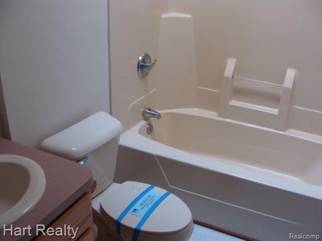 7670 Kilgore Road Avoca, MI 48006 - Photo 7 of 17 002.jpg