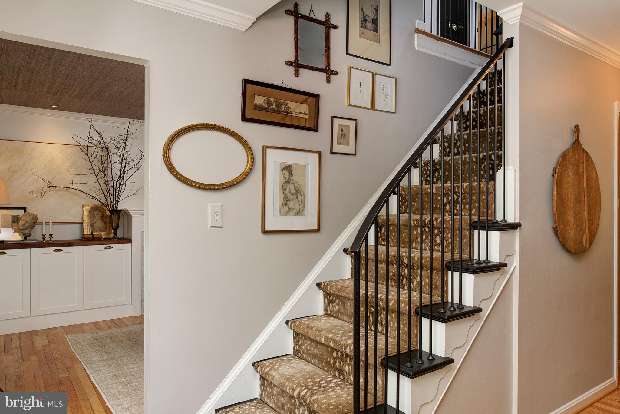 9405 Wallingford Drive Burke, VA 22015 - Photo 19 of 37 FRONT FOYER