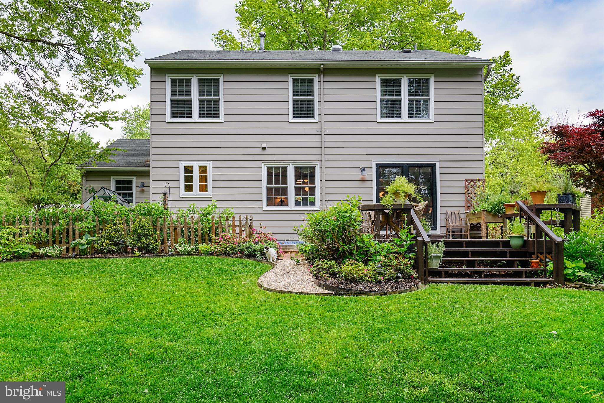 9405 Wallingford Drive Burke, VA 22015 - Photo 30 of 37 BEAUTIFULLY MANICURED BACKYARD