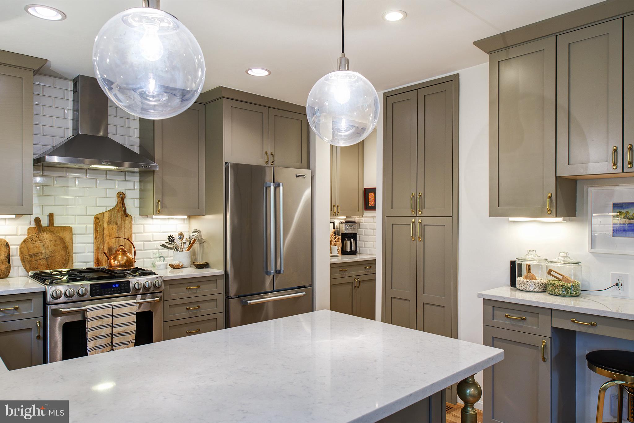 9405 Wallingford Drive Burke, VA 22015 - Photo 8 of 37 SILESTONE COUNTER TOPS