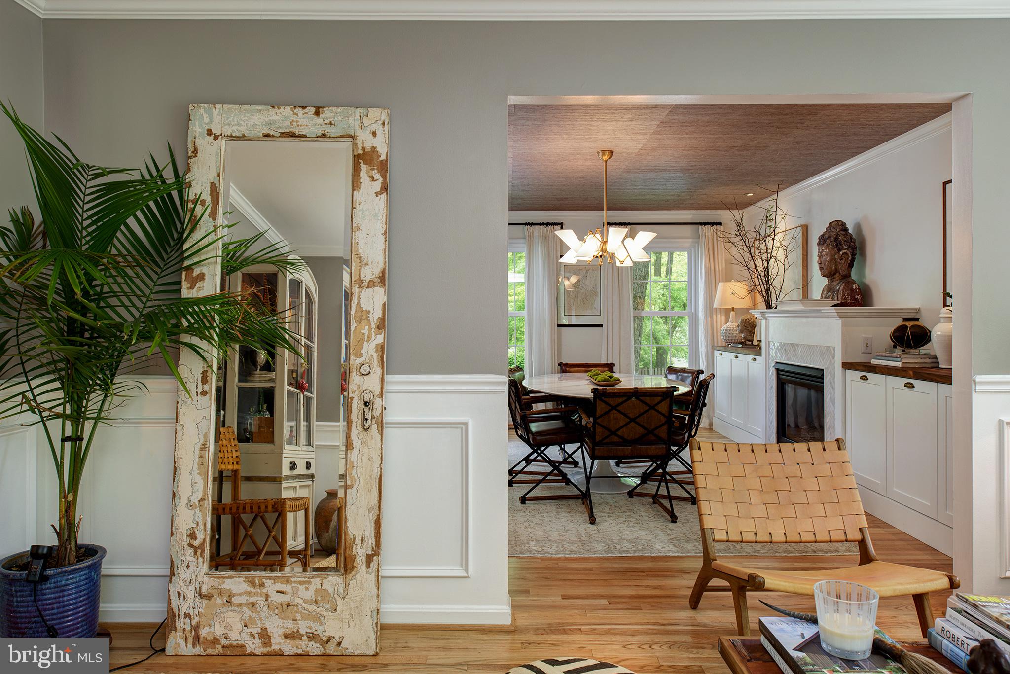 9405 Wallingford Drive Burke, VA 22015 - Photo 10 of 37 FAMILY ROOM LOOKING INTO DINING ROOM