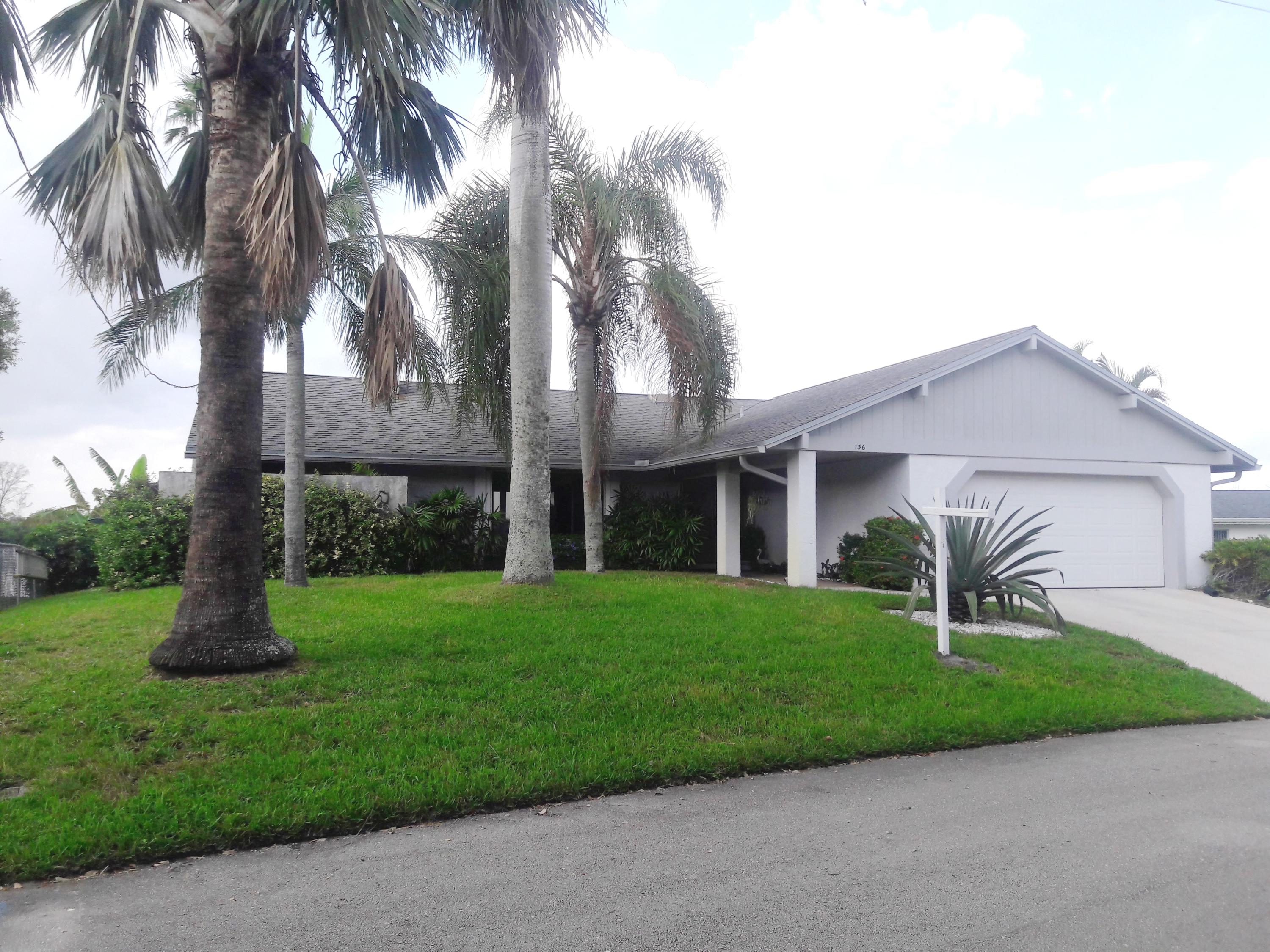 136 Southwest Cabana Point Circle Stuart, FL 34994 - Photo 6 of 25 Front