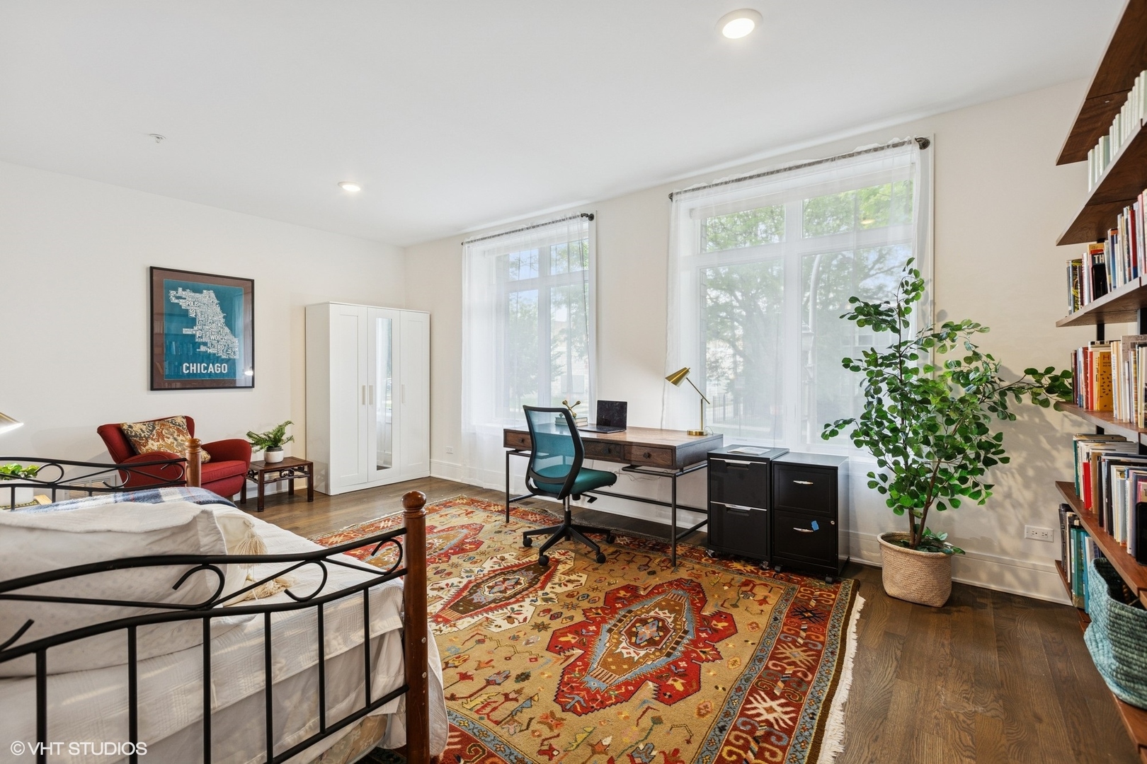 5748 North Hermitage Avenue, Unit 102 Chicago, IL 60660 - Photo 13 of 34 a living room with furniture and a potted plant