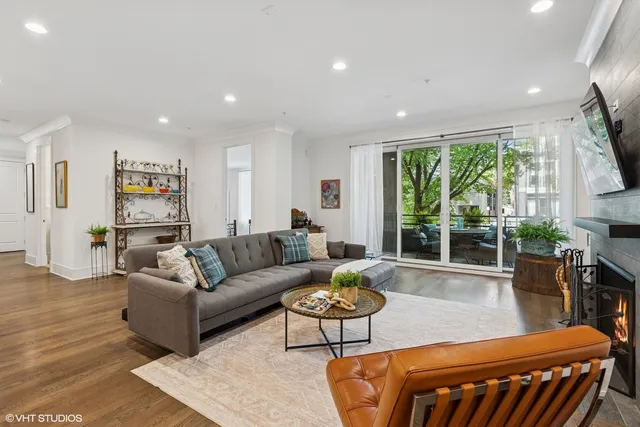 $899,900 | 5748 North Hermitage Avenue, Unit 102, Chicago, IL 60660