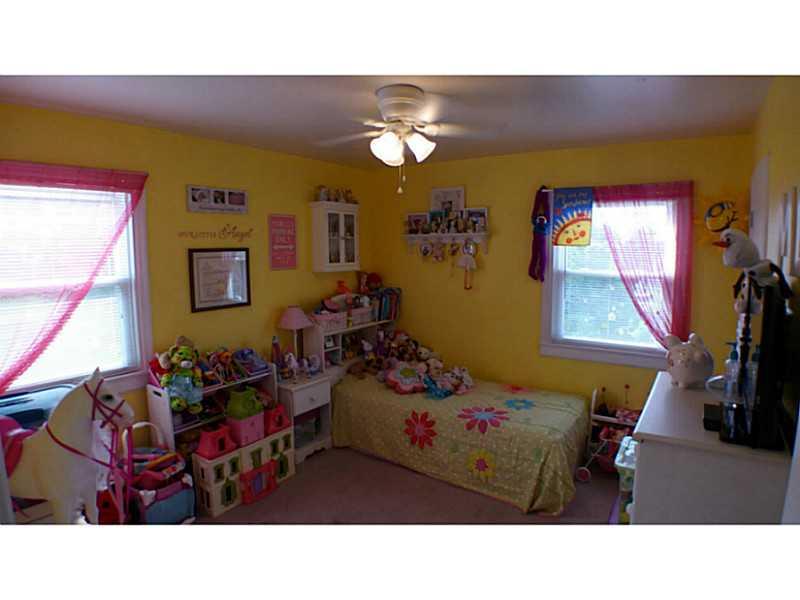 29 Ewing Road McKees Rocks, PA 15136 - Photo 22 of 24 Bedroom.
