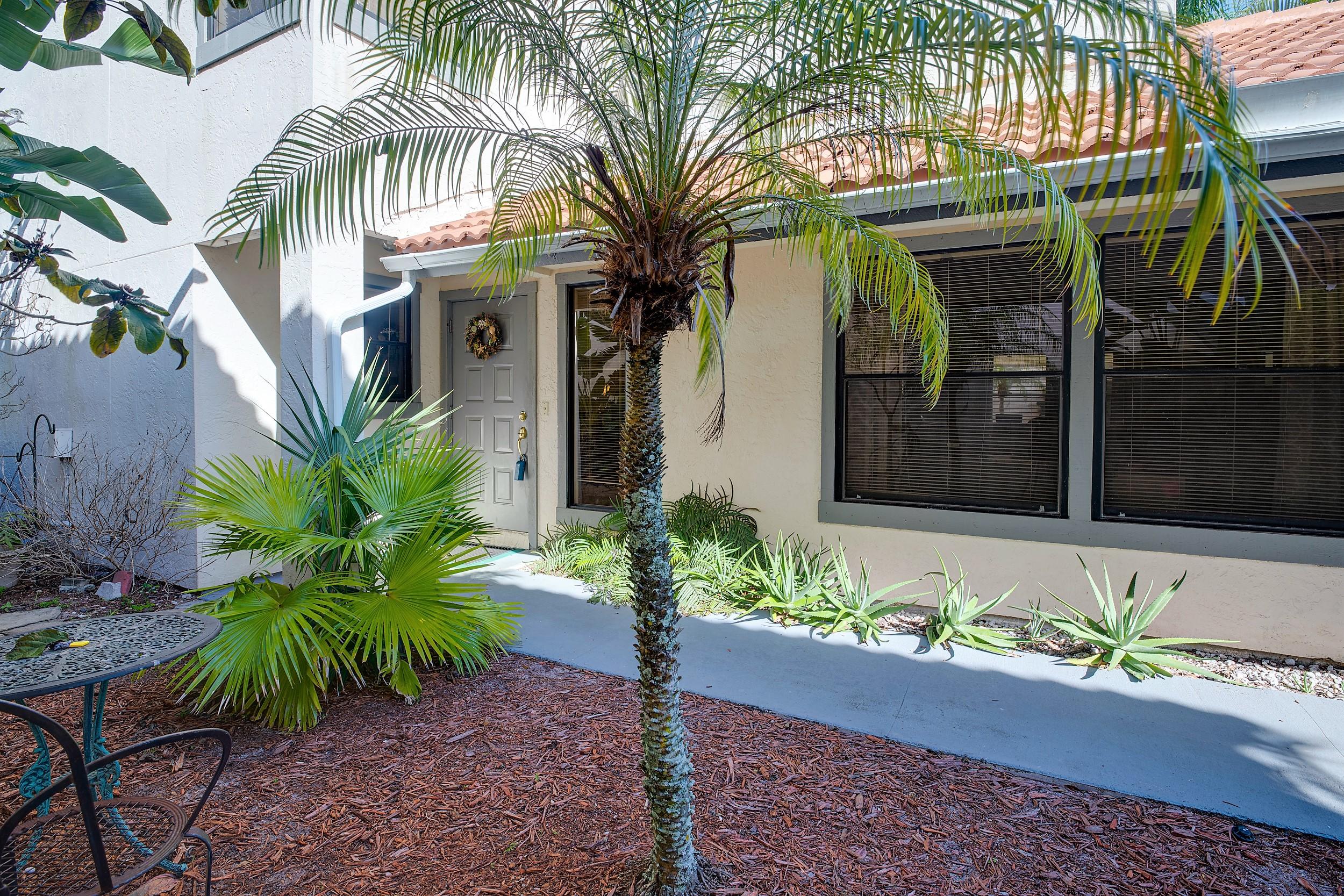 5529 Croydon Court Boca Raton, FL 33486 - Photo 4 of 30 Entrance into home