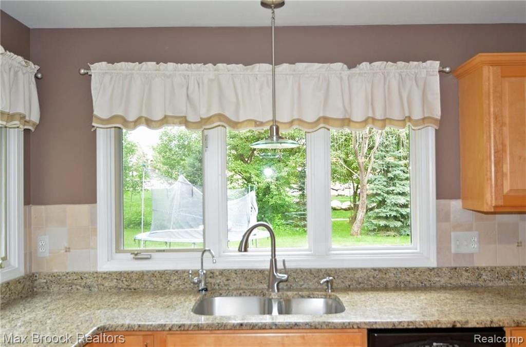 1923 Cloverdale Drive Rochester, MI 48307 - Photo 10 of 30