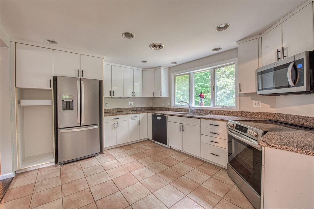 7 Laurel Road Sharon, MA 02067 - Photo 6 of 31