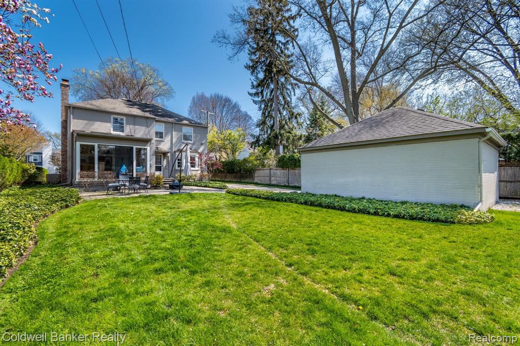 320 Touraine Road Grosse Pointe Farms, MI 48236 - Photo 4 of 60