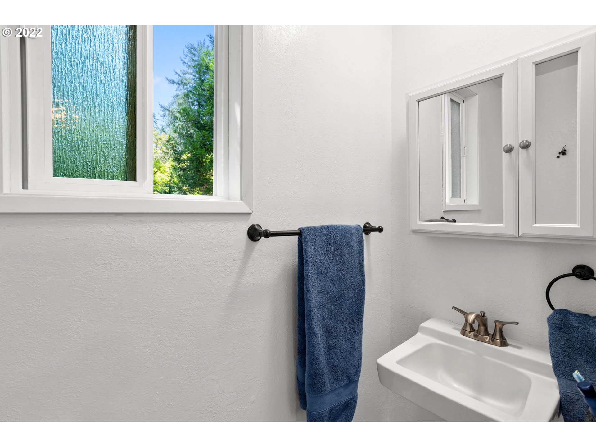 2020 Southeast Waldron Road Milwaukie, OR 97222 - Photo 22 of 32 a bathroom with a sink vanity granite toilet and a window