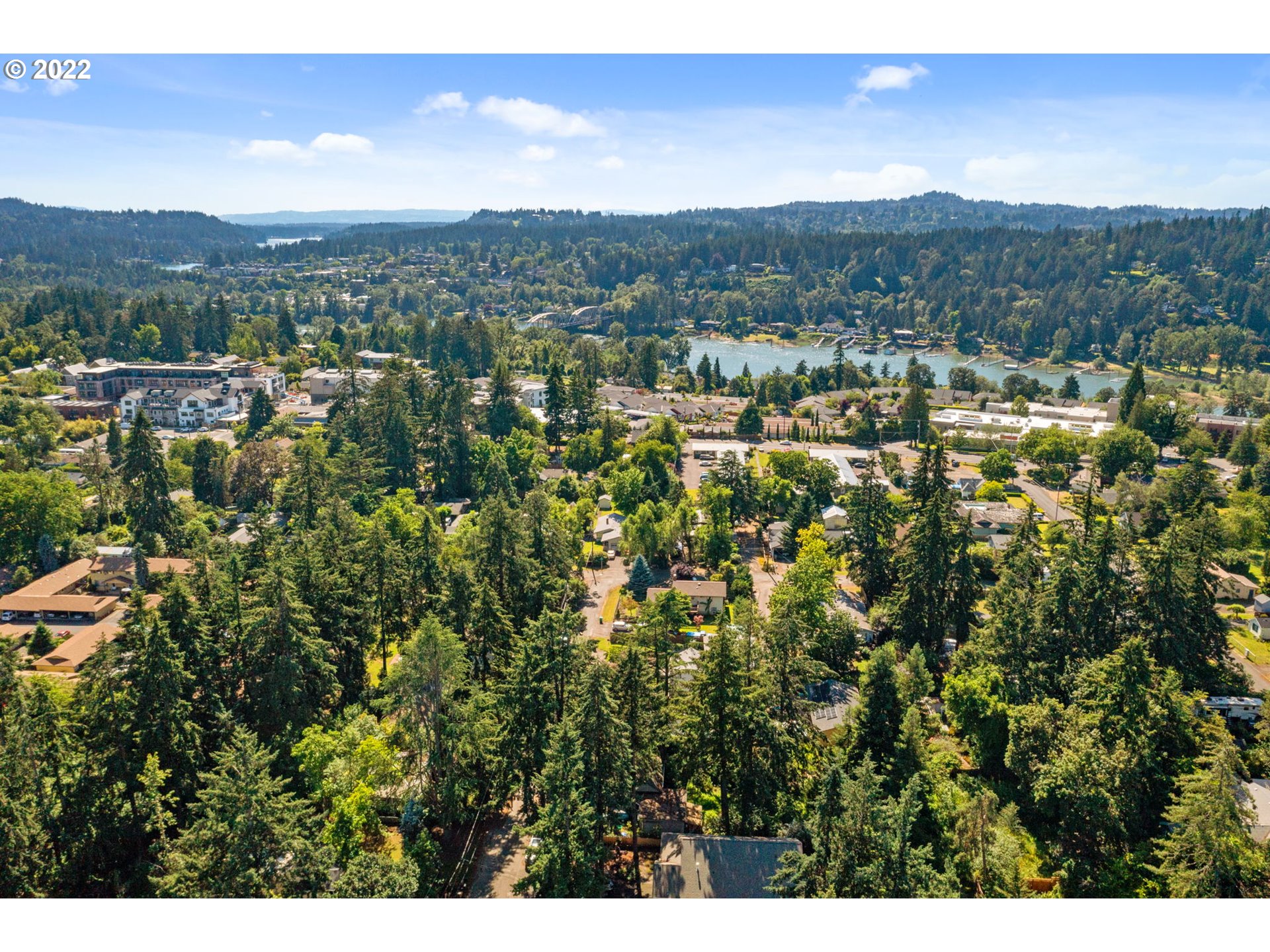 2020 Southeast Waldron Road Milwaukie, OR 97222 - Photo 30 of 32 a view of city and mountain