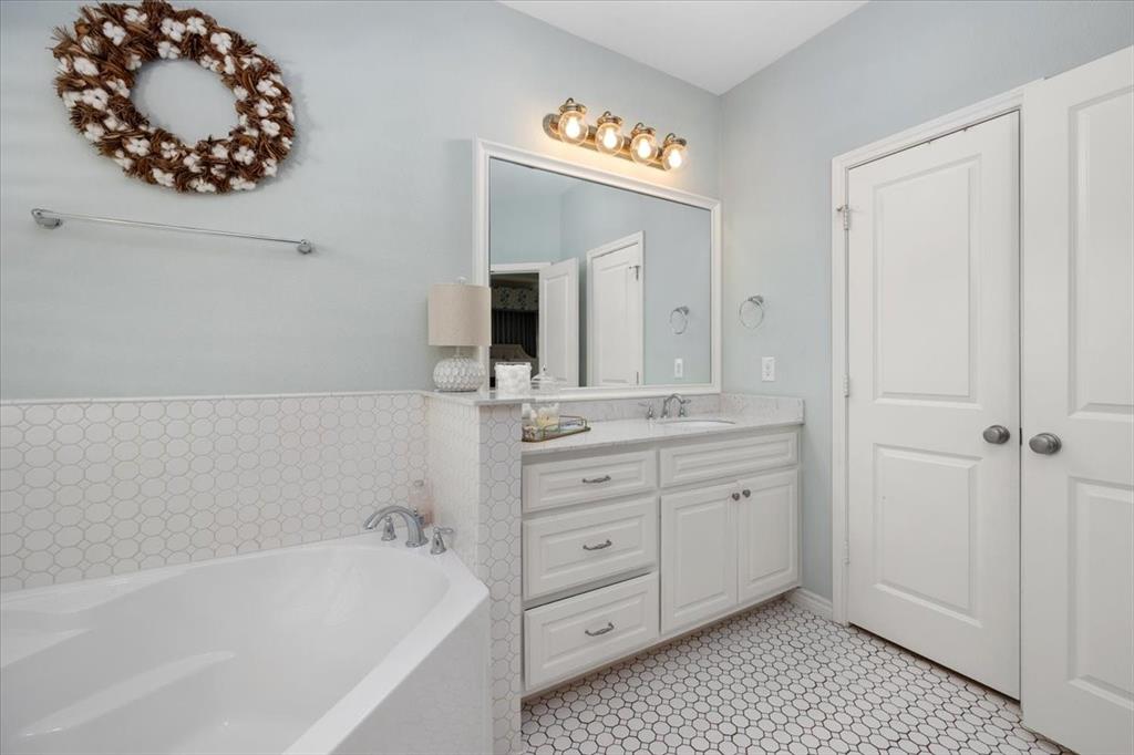 708 Northwood Road Fort Worth, TX 76107 - Photo 21 of 40