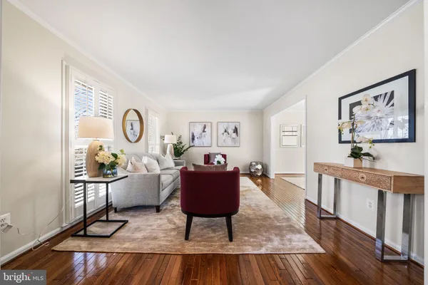 $885,000 | 7115 Hundsford Lane, Springfield, VA 22153