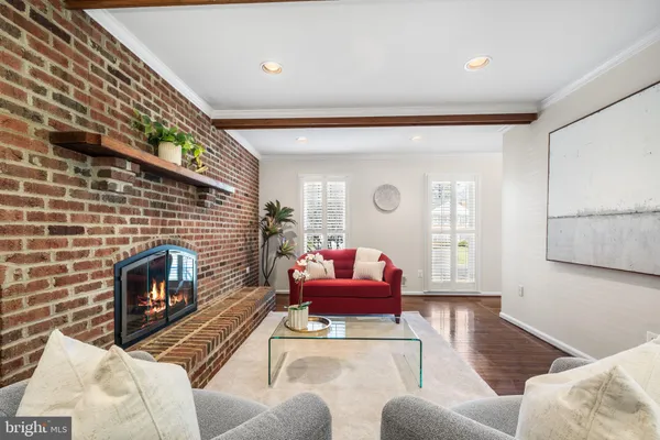 $885,000 | 7115 Hundsford Lane, Springfield, VA 22153