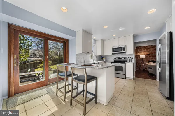$885,000 | 7115 Hundsford Lane, Springfield, VA 22153
