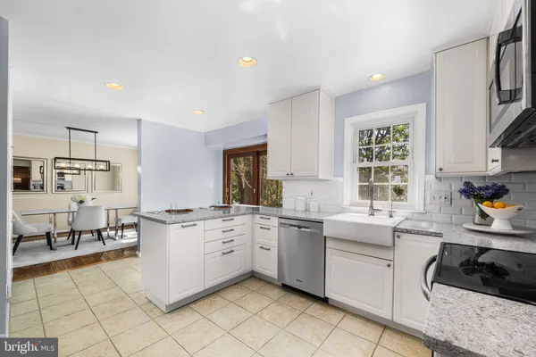 $885,000 | 7115 Hundsford Lane, Springfield, VA 22153