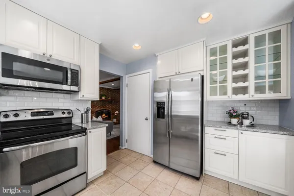 $885,000 | 7115 Hundsford Lane, Springfield, VA 22153
