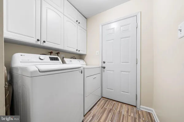 $885,000 | 7115 Hundsford Lane, Springfield, VA 22153