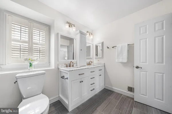 $885,000 | 7115 Hundsford Lane, Springfield, VA 22153