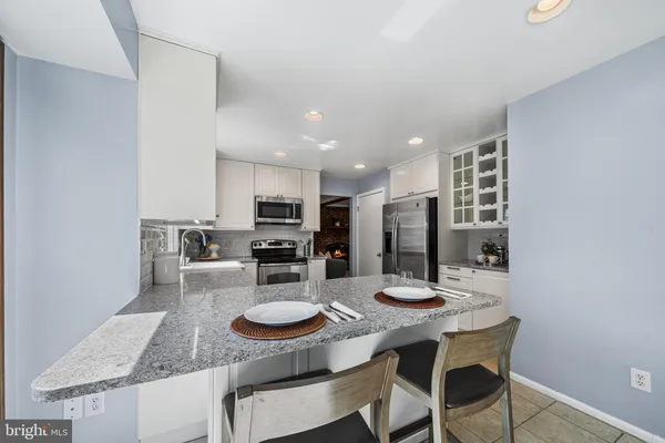 $885,000 | 7115 Hundsford Lane, Springfield, VA 22153