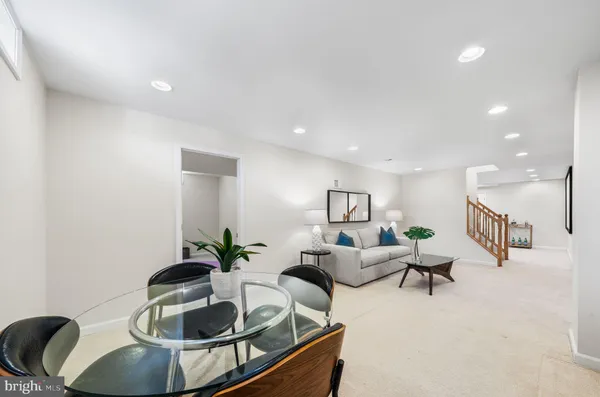 $885,000 | 7115 Hundsford Lane, Springfield, VA 22153