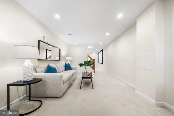 $885,000 | 7115 Hundsford Lane, Springfield, VA 22153