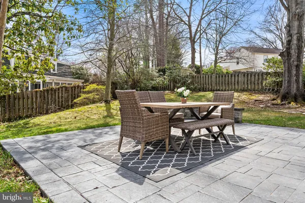 $885,000 | 7115 Hundsford Lane, Springfield, VA 22153