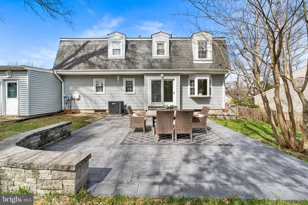 $885,000 | 7115 Hundsford Lane, Springfield, VA 22153