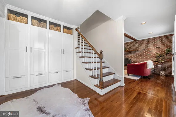 $885,000 | 7115 Hundsford Lane, Springfield, VA 22153