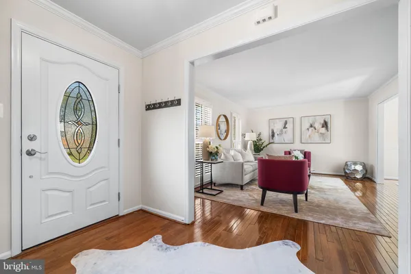 $885,000 | 7115 Hundsford Lane, Springfield, VA 22153