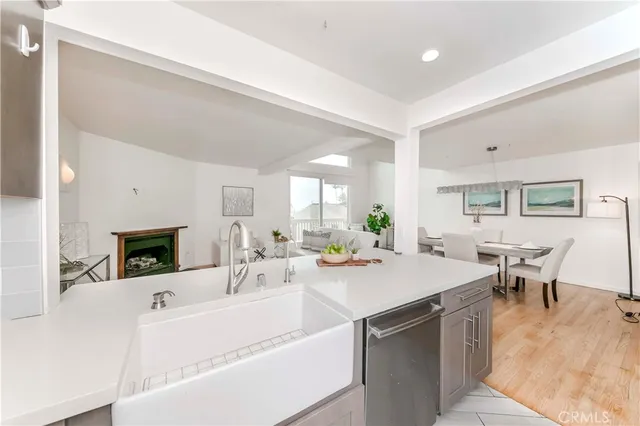 $1,249,000 | 6690 Vista Del Mar, Unit H, Playa del Rey, CA 90293