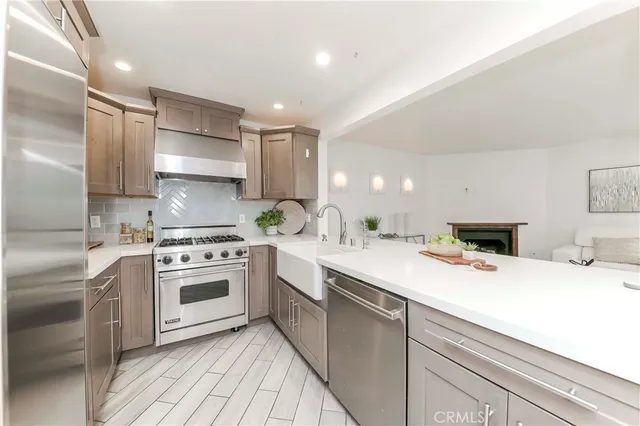 $1,249,000 | 6690 Vista Del Mar, Unit H, Playa del Rey, CA 90293